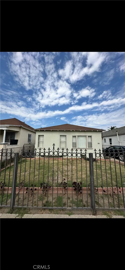 911 E 55th Street, Los Angeles, CA 90011 - MLS#: CV25029787