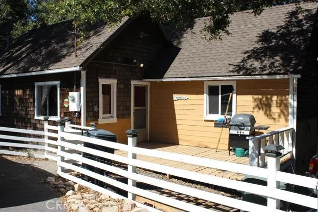 608 Ridge Place, Crestline, CA 92325
