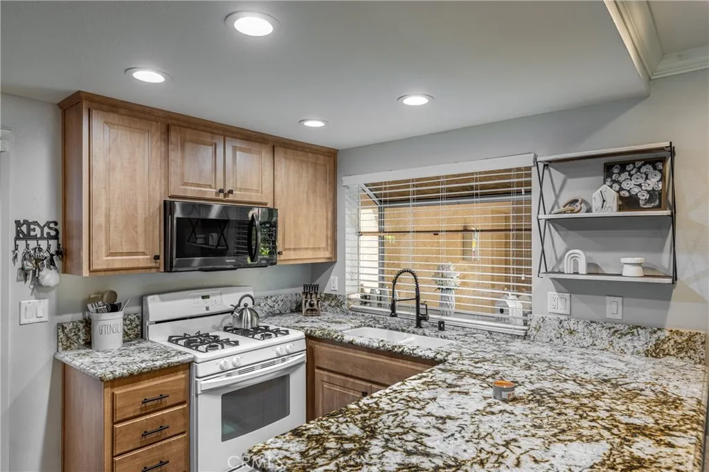 Additional image 22 of 22701 Copper Hill Dr Unit 33, Saugus, CA 91350