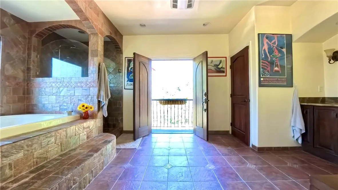 Additional image 33 of 633 Sunnyhill Drive, Los Angeles, CA 90065