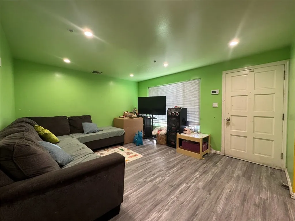 Additional image 31 of 15723 Kadota St, Sylmar, CA 91342