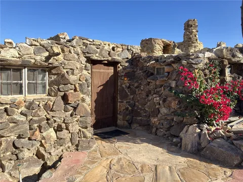 2550 S Araby Drive, Palm Springs, CA MLS: TR25032159