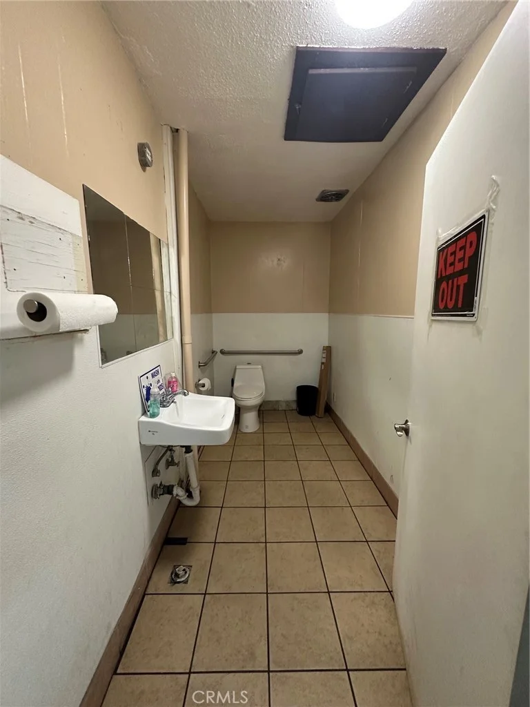 2410 Armory Rd, Barstow, CA 92311