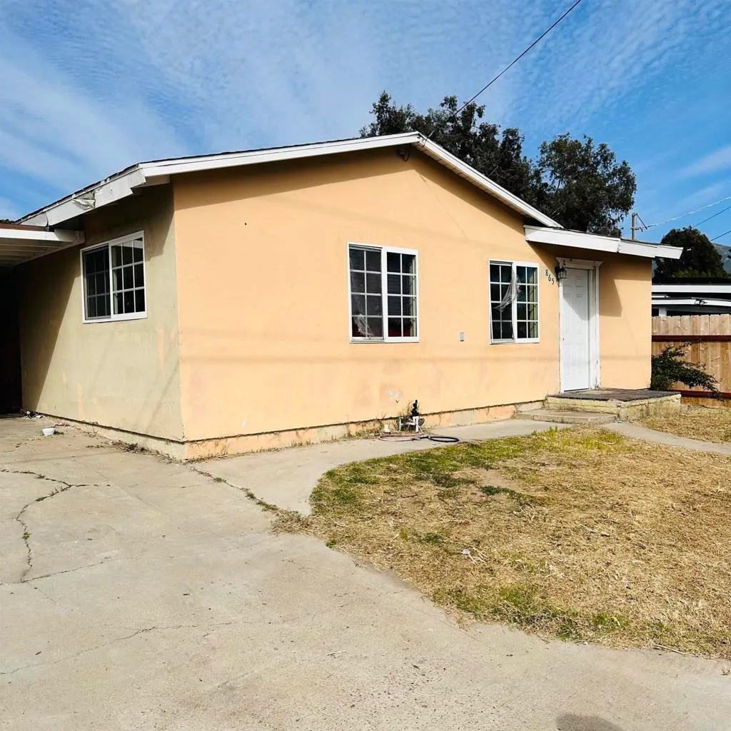865 Banock St, Spring Valley, CA 91977