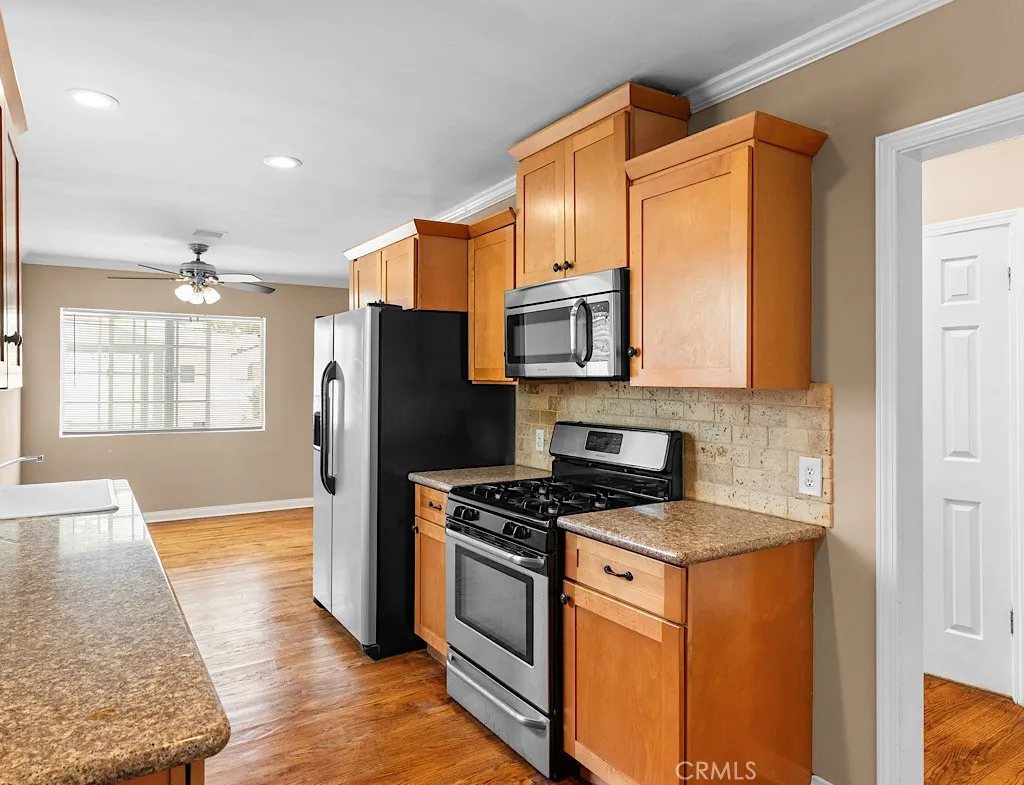 Additional image 24 of 16637 Victory Boulevard, Van Nuys, CA 91406