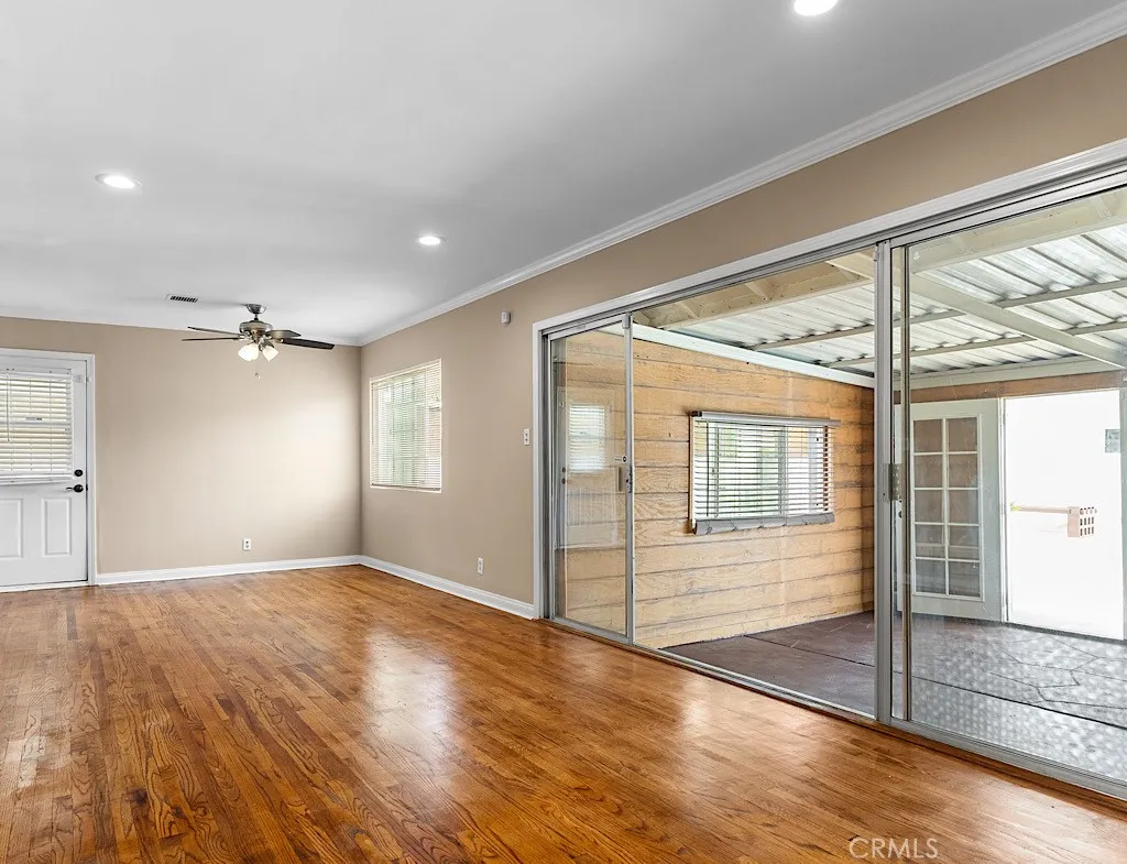 Additional image 4 of 16637 Victory Boulevard, Van Nuys, CA 91406