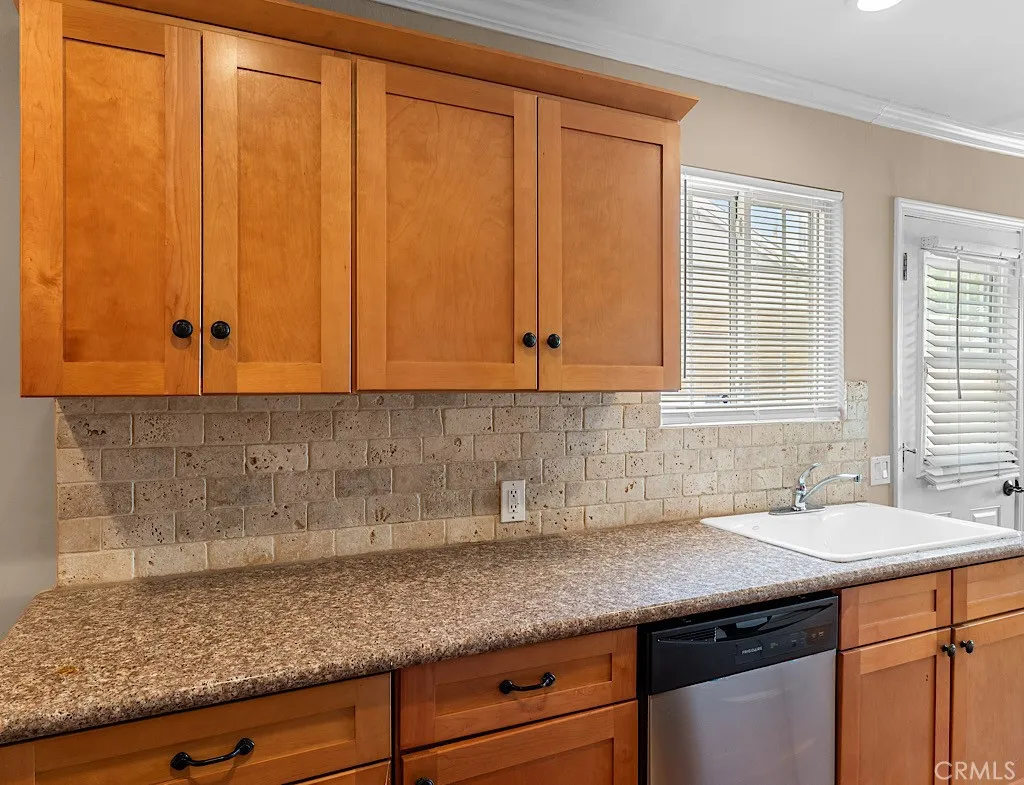 Additional image 25 of 16637 Victory Boulevard, Van Nuys, CA 91406