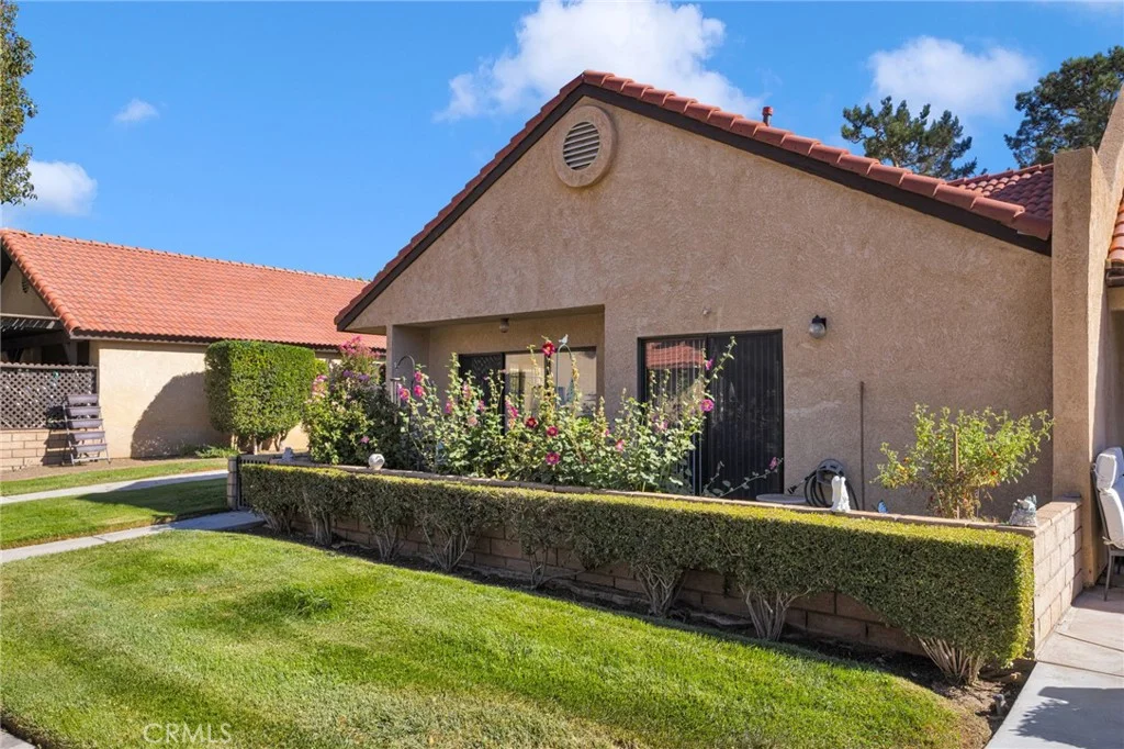 19046 Cedar Dr, Apple Valley, CA 92308