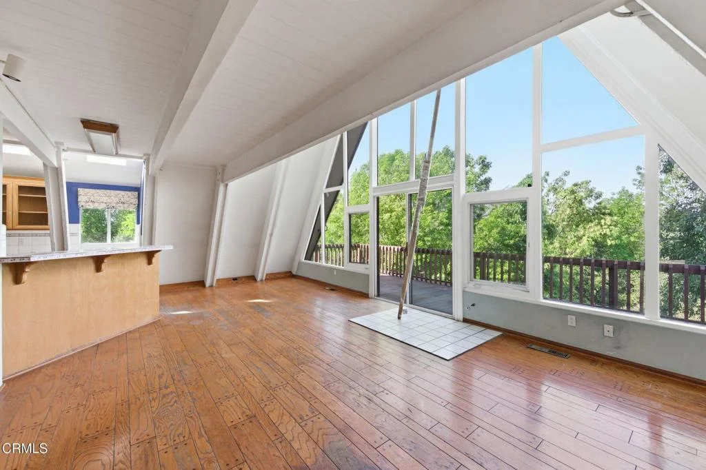 5060 Campo Road, Woodland Hills, CA 91364 | V1-34806 | Nestfully