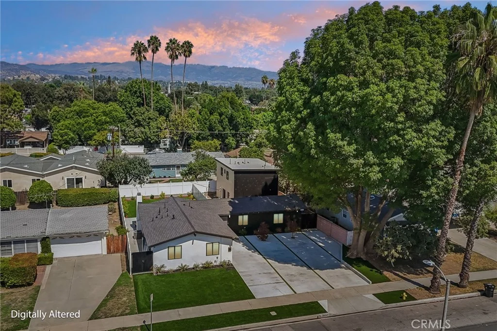 22241 Wyandotte St, Canoga Park, CA 91303