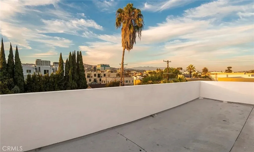 1122 N Beachwood Drive Unit 1/2, Los Angeles, CA 90038