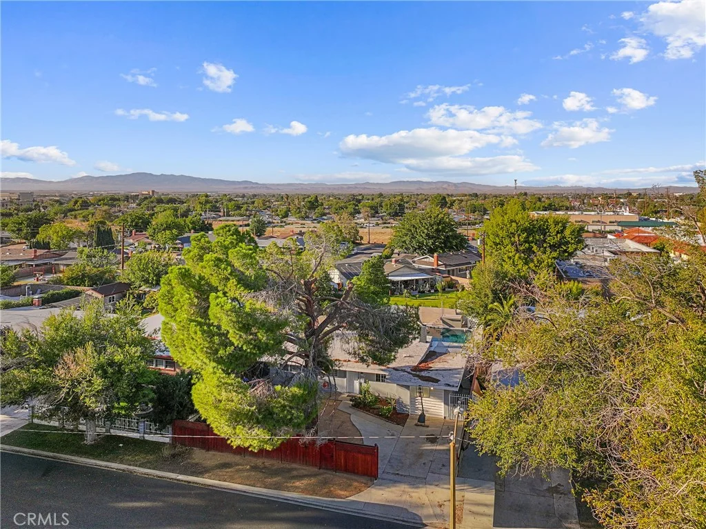1027 W Avenue J12, Lancaster, CA 93534