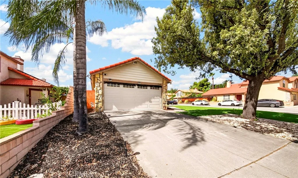7140 Stoney Creek Dr, Highland, CA 92346