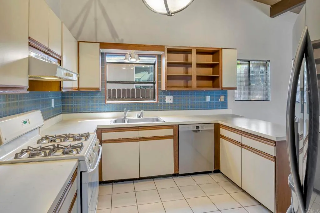 Additional image 52 of 5545 Baja Drive, San Diego, CA 92115