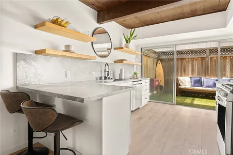 4040 Grand View Boulevard Unit 35, Los Angeles, CA MLS: OC25059838
