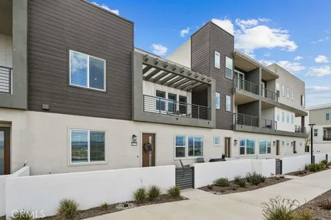 26773 Laurel Mountain Loop, Valencia, CA MLS: SR25071161