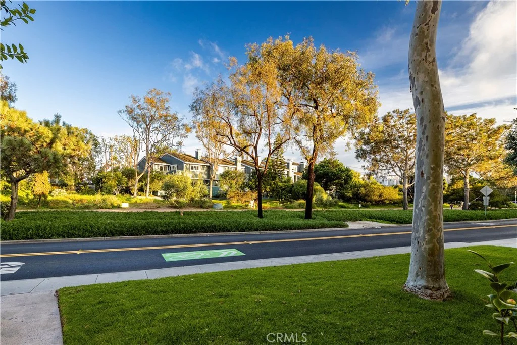 255 Valley Dr, Hermosa Beach, CA 90254