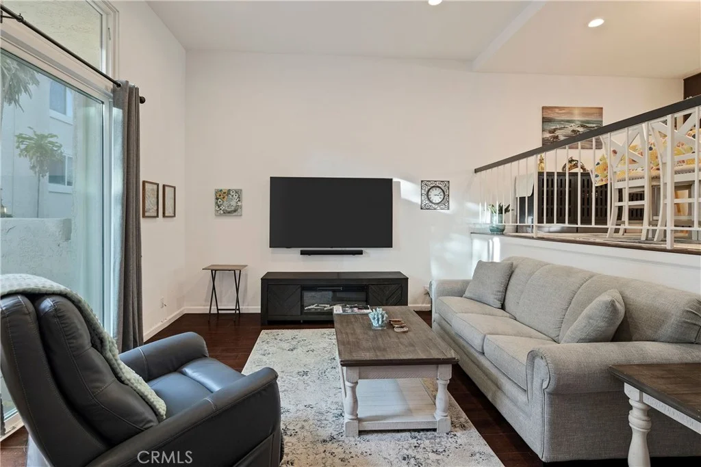 255 Valley Dr, Hermosa Beach, CA 90254 photo 5