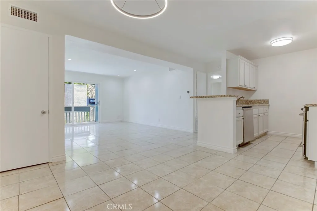 Additional image 18 of 18620 Hatteras St Unit 266, Tarzana, CA 91356