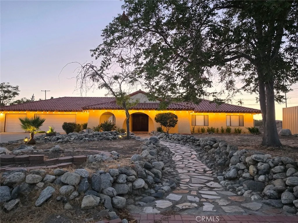 295 Summit Drive, Banning, CA 92220 photo 2