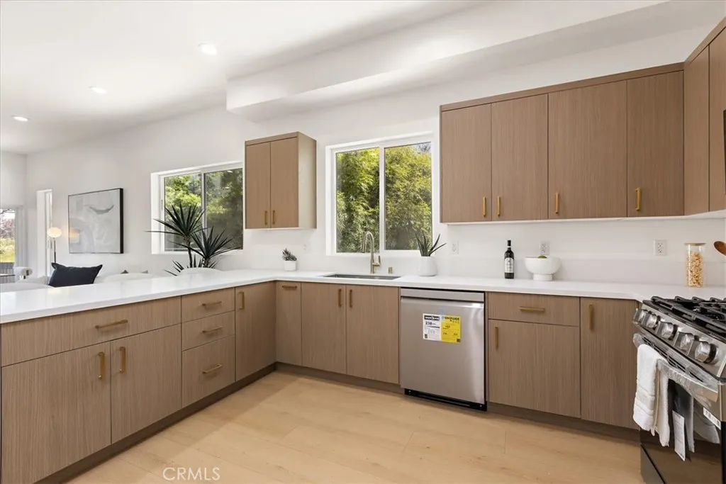 Additional image 70 of 642 E Fairview Boulevard Unit A, Inglewood, CA 90302