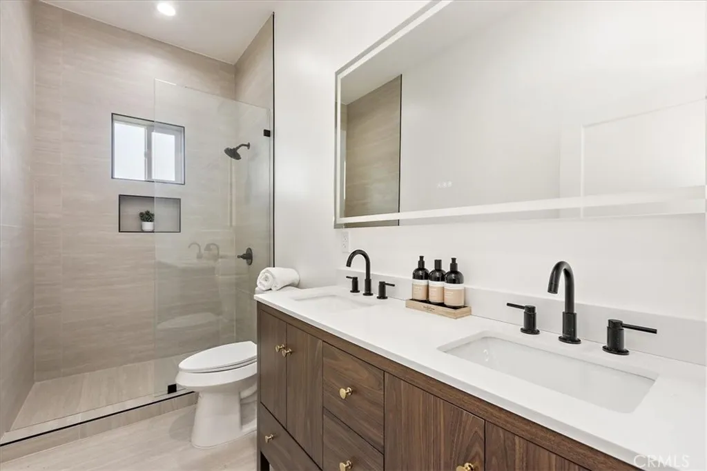 Additional image 34 of 642 E Fairview Boulevard Unit A, Inglewood, CA 90302