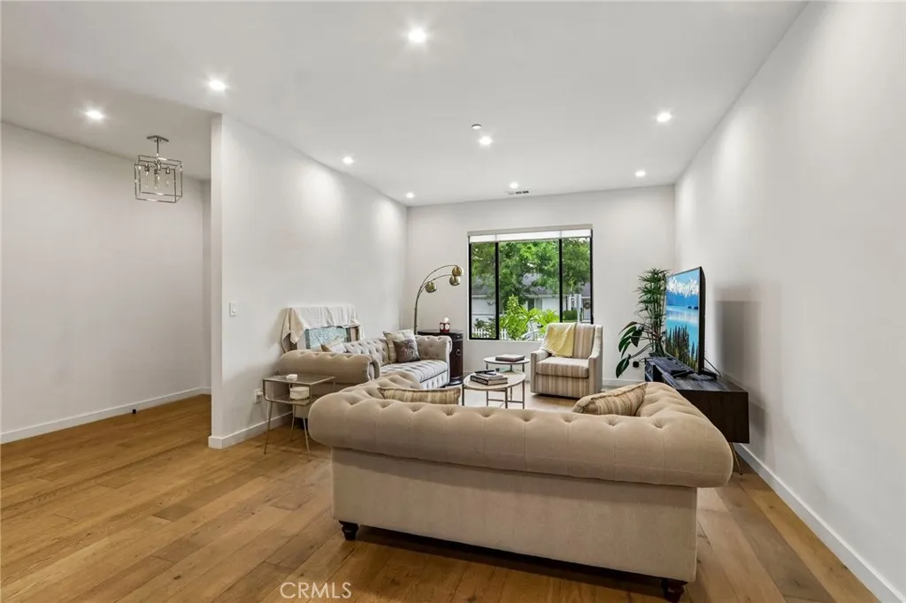 Additional image 7 of 17812 Bromley Court, Encino, CA 91316