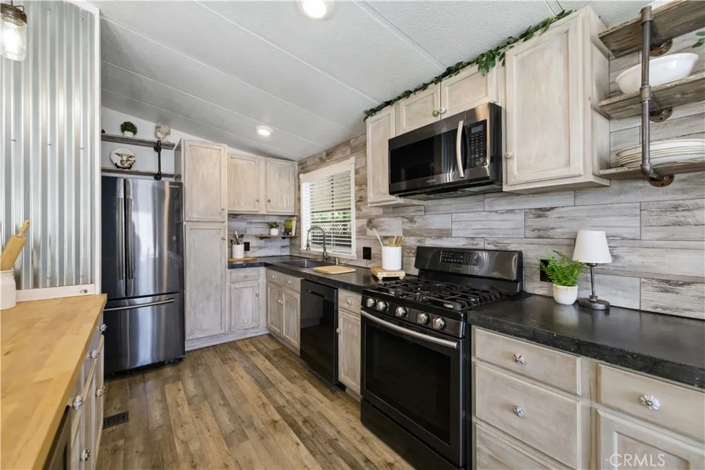 Additional image 22 of 45465 25th Street E Unit 11, Lancaster, CA 93535