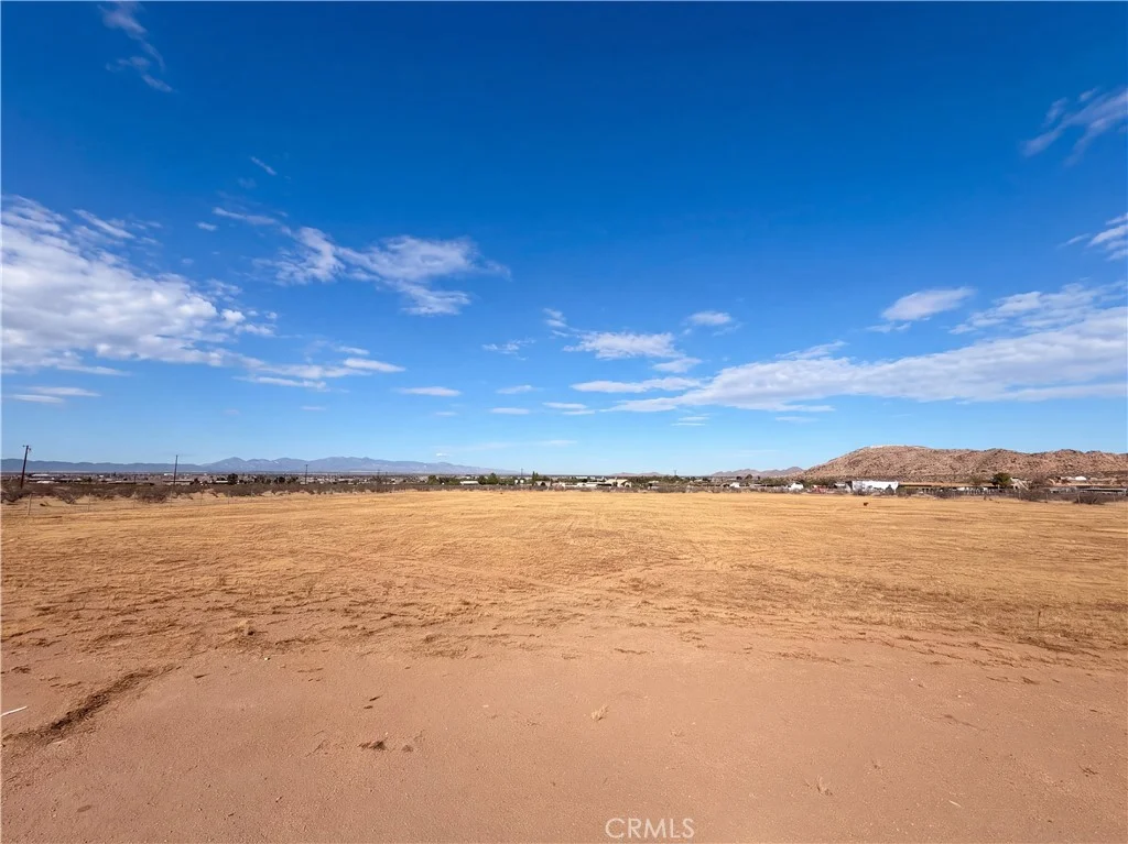 14100 Nightshade Rd, Apple Valley, CA 92307