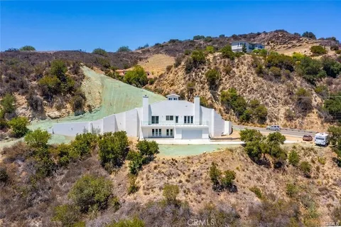 2411 N Topanga Canyon Boulevard, Topanga, CA MLS: OC25020582