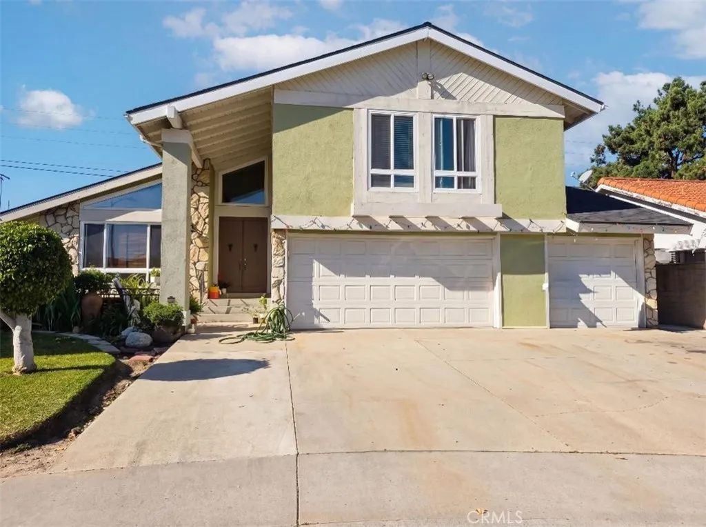 Additional image 2 of 2818 S Deegan Dr, Santa Ana, CA 92704