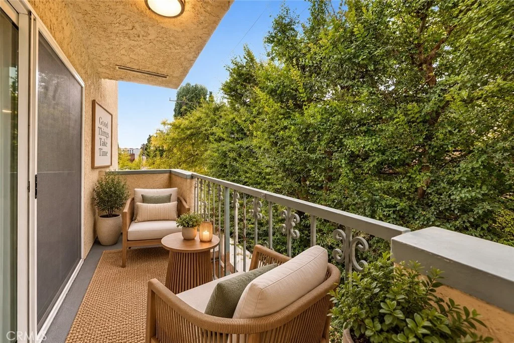 637 N West Knoll Dr Unit 204, West Hollywood, CA 90069