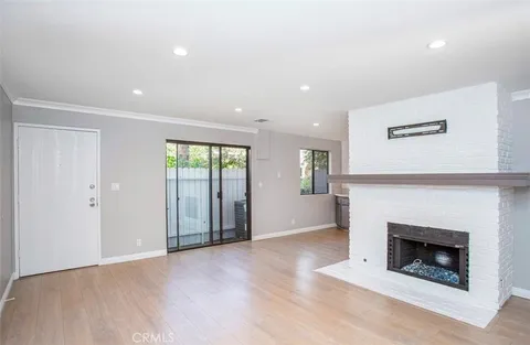 8641 Glenoaks Boulevard Unit 107, Sun Valley, CA MLS: BB25096401