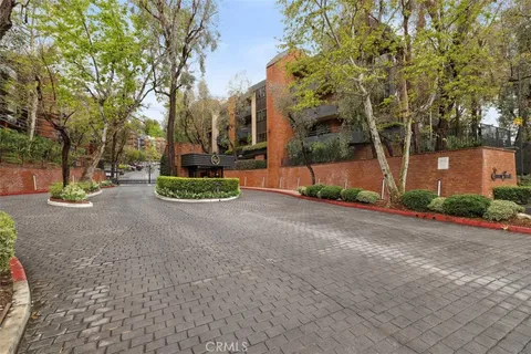 4719 Park Encino Lane Unit 132, Encino, CA MLS: SR25054495