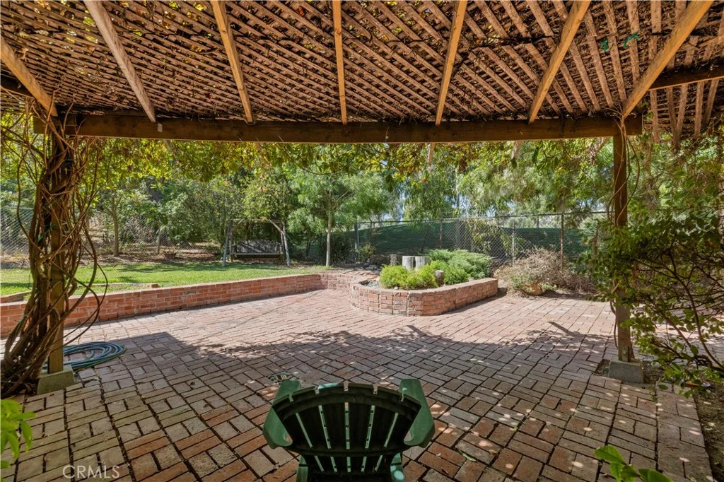 18276 Rosita St, Tarzana, CA 91356