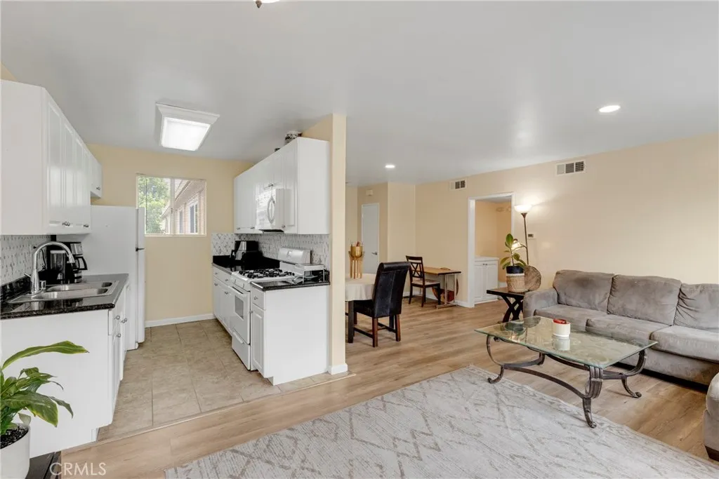 Additional image 30 of 20214 Cohasset Street Unit 16, Winnetka, CA 91306