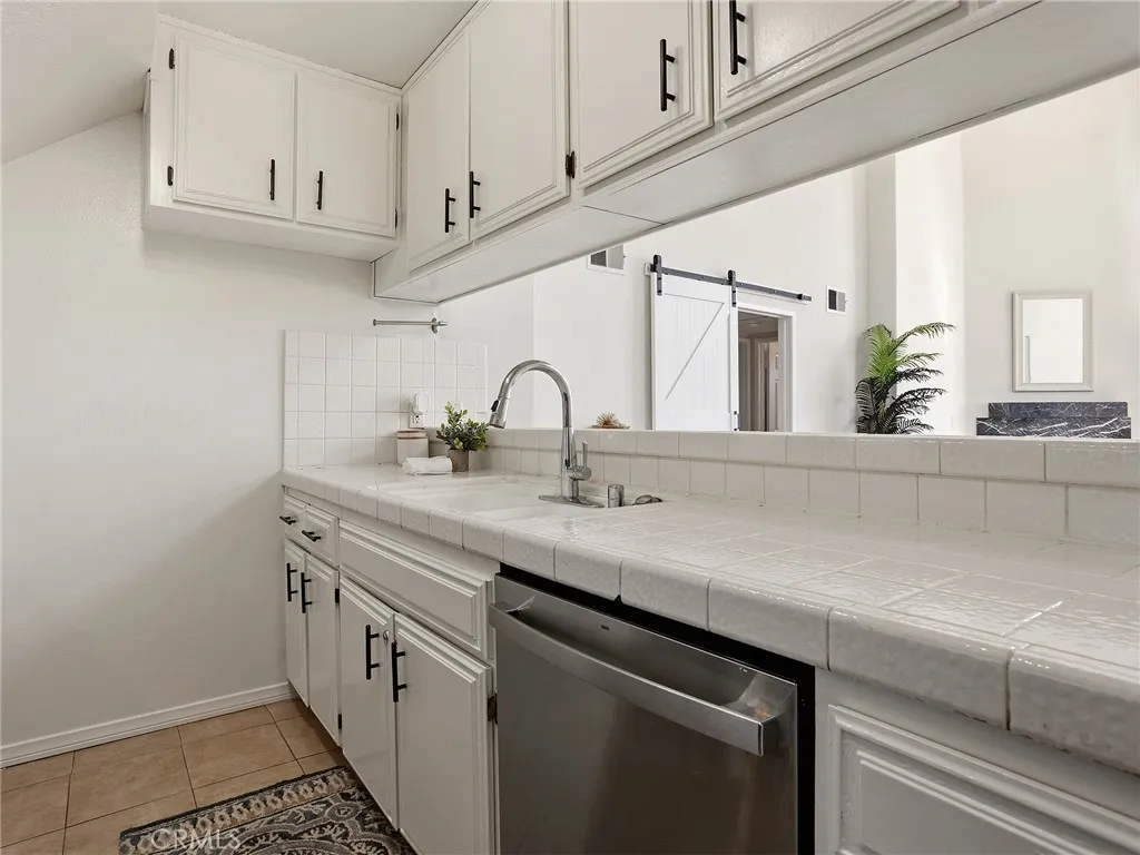 Additional image 10 of 11044 Acama Street Unit 302, Studio City, CA 91602