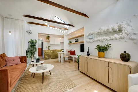 810 E 8th Street, Long Beach, CA 90813 - MLS#: PW25040162