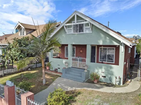 341 W 42nd Street, Los Angeles, CA 90037 - MLS#: MB24252822