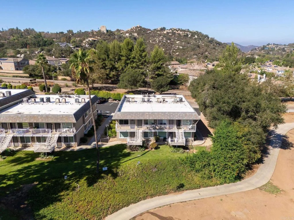 27739 Mountain Meadow Road Unit 8, Escondido, CA 92027