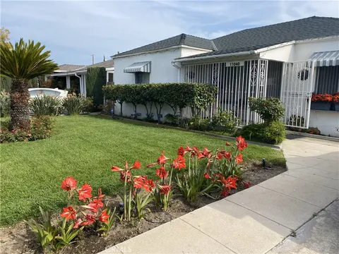 11040 Emelita Street, North Hollywood, CA MLS: BB25046020