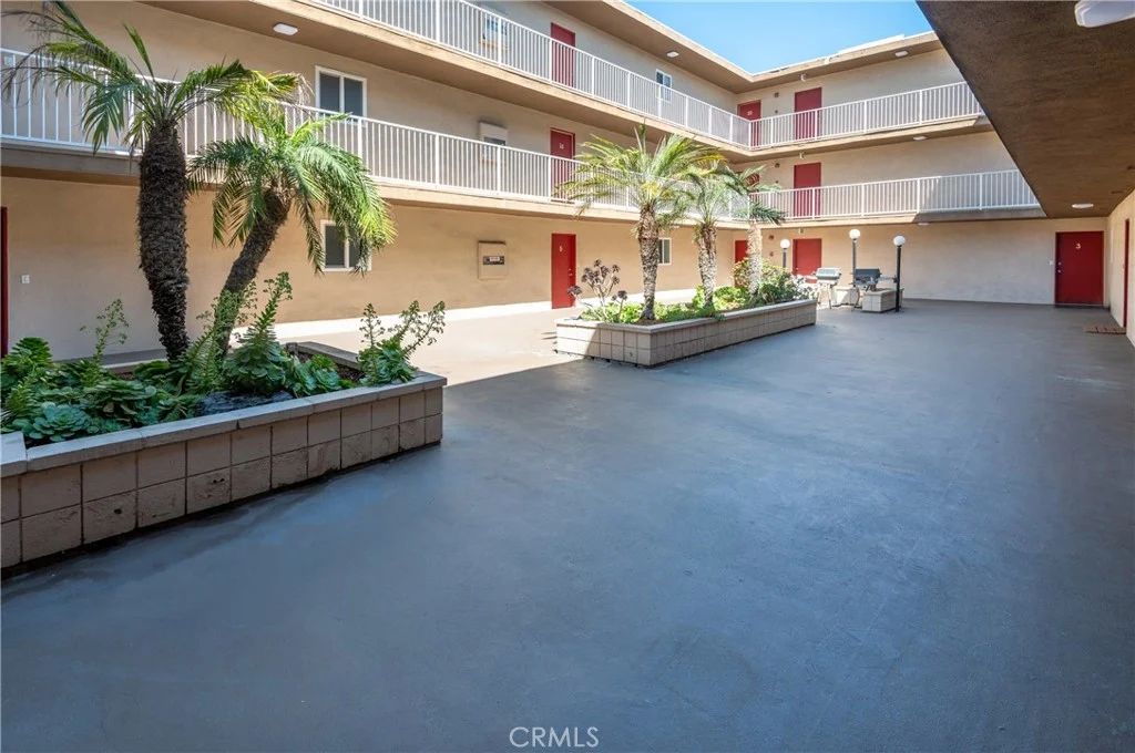 15 15th Street Unit 8, Hermosa Beach, CA 90254