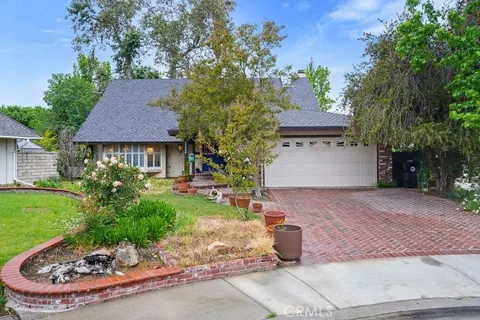 25440 Plaza Escovar, Valencia, CA MLS: SR25101699