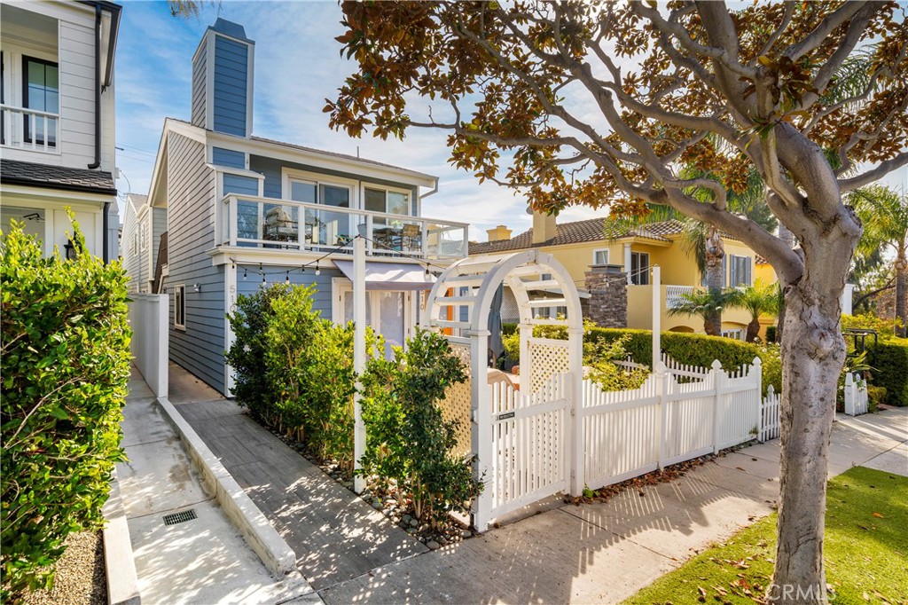 510 1\/2 Jasmine Avenue UPPER, Corona del Mar, CA 92625 - MLS#: OC23001979