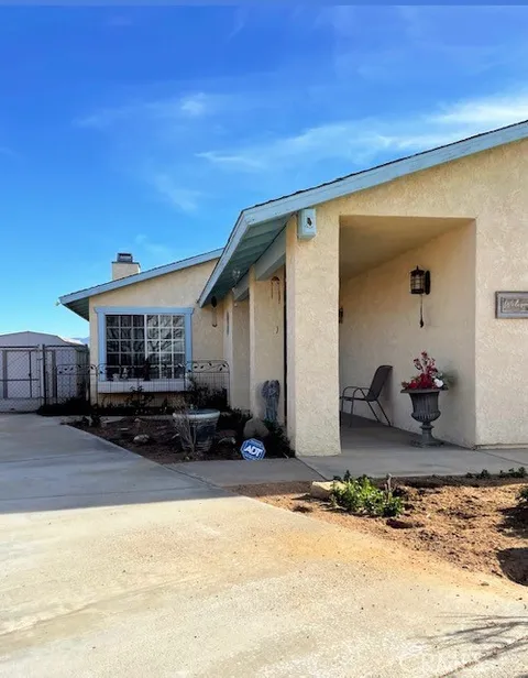 22995 Lone Eagle Court, Apple Valley, CA 92308 - MLS#: HD24022708