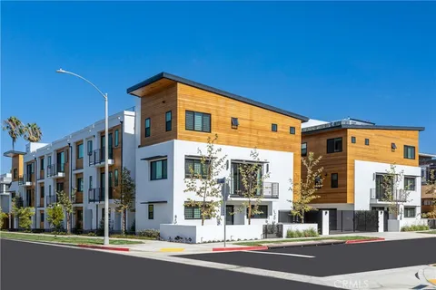 1569 Hi Point Street, Los Angeles, CA 90035 - MLS#: SR25049968