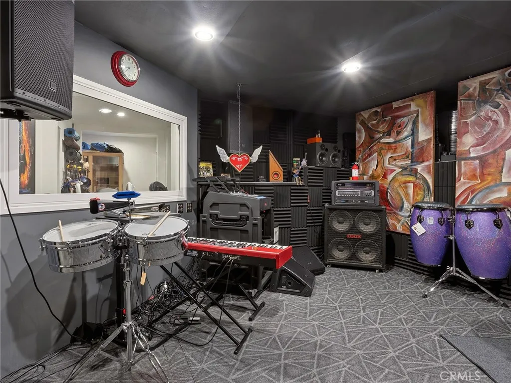 Additional image 102 of 1426 E Tujunga Avenue, Burbank, CA 91501