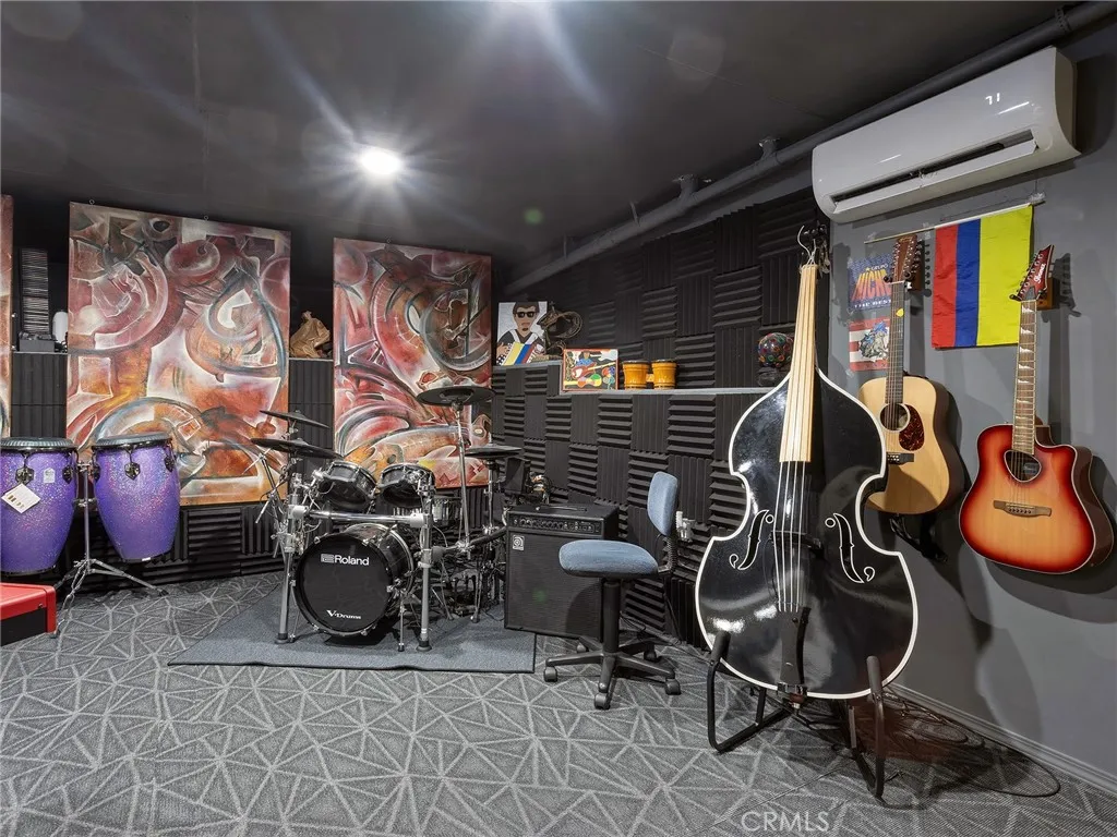 Additional image 101 of 1426 E Tujunga Avenue, Burbank, CA 91501