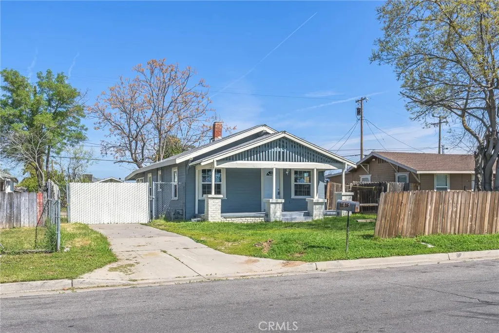 3875 E Thomas Avenue, Fresno, CA 93702