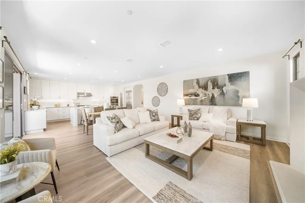 Additional image 94 of 114 Bouquet, Irvine, CA 92618